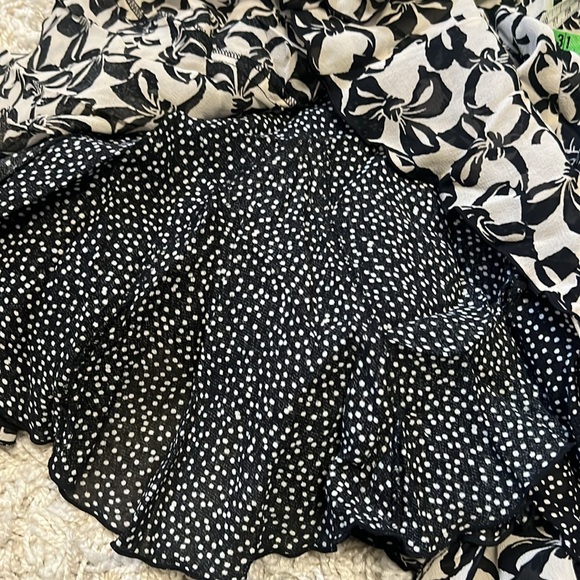 Y2K Cabi 4 in 1 Style skirt / dress. Size Small but can be worn by Medium - Picture 4 of 4